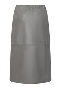 Grauer Lederrock mit elastischem Bund. Glatte Textur, A-Linien-Form, knielang mit Nahtdetails und ohne zusätzliche Verzierungen.