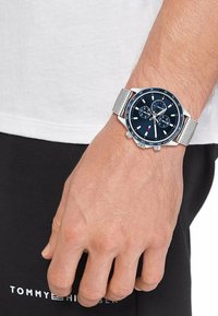 Tommy Hilfiger Uhr - silberfarben