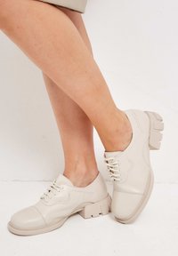 Cesare Gaspari LOAFERS - Smart lace-ups - beige