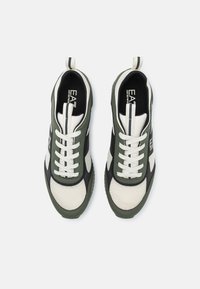 EA7 Emporio Armani LACES UNISEX - Treniņu apavi - white/beetle/black