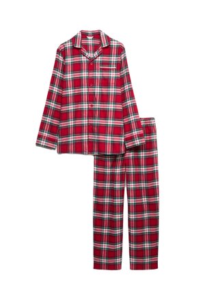 Röd rutiga pyjamaser med långa ärmar, en knapp-up skjorta med ficka och matchande byxor med elastisk midja, båda i bomullstyg.