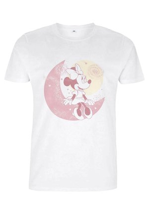 Weißes Baumwoll-T-Shirt mit einem pinken Grafikdruck eines Cartoon-Charakters, der auf einer Mondsichel sitzt, umgeben von Sternen und einem blassgelben Hintergrund.