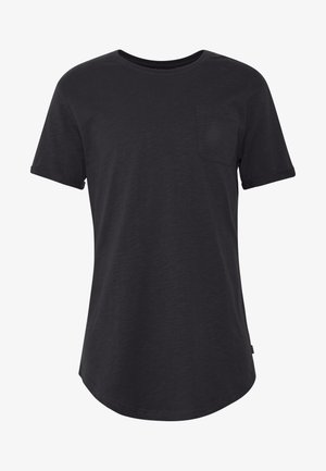 T-shirt noir à manches courtes avec un col rond et une poche poitrine. Texture douce avec un ourlet légèrement incurvé et des manches roulées.