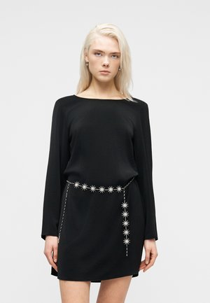 JDYAYA LIFE FITTED DRESS - Denné šaty - black