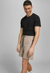 Jack & Jones STAIR  - Pantaloni sportivi - oxford tan