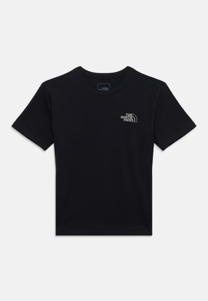 Czarna koszulka z krótkim rękawem i okrągłym dekoltem z małym białym logo The North Face po lewej stronie klatki piersiowej.