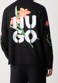 HUGO Langarmshirt - black