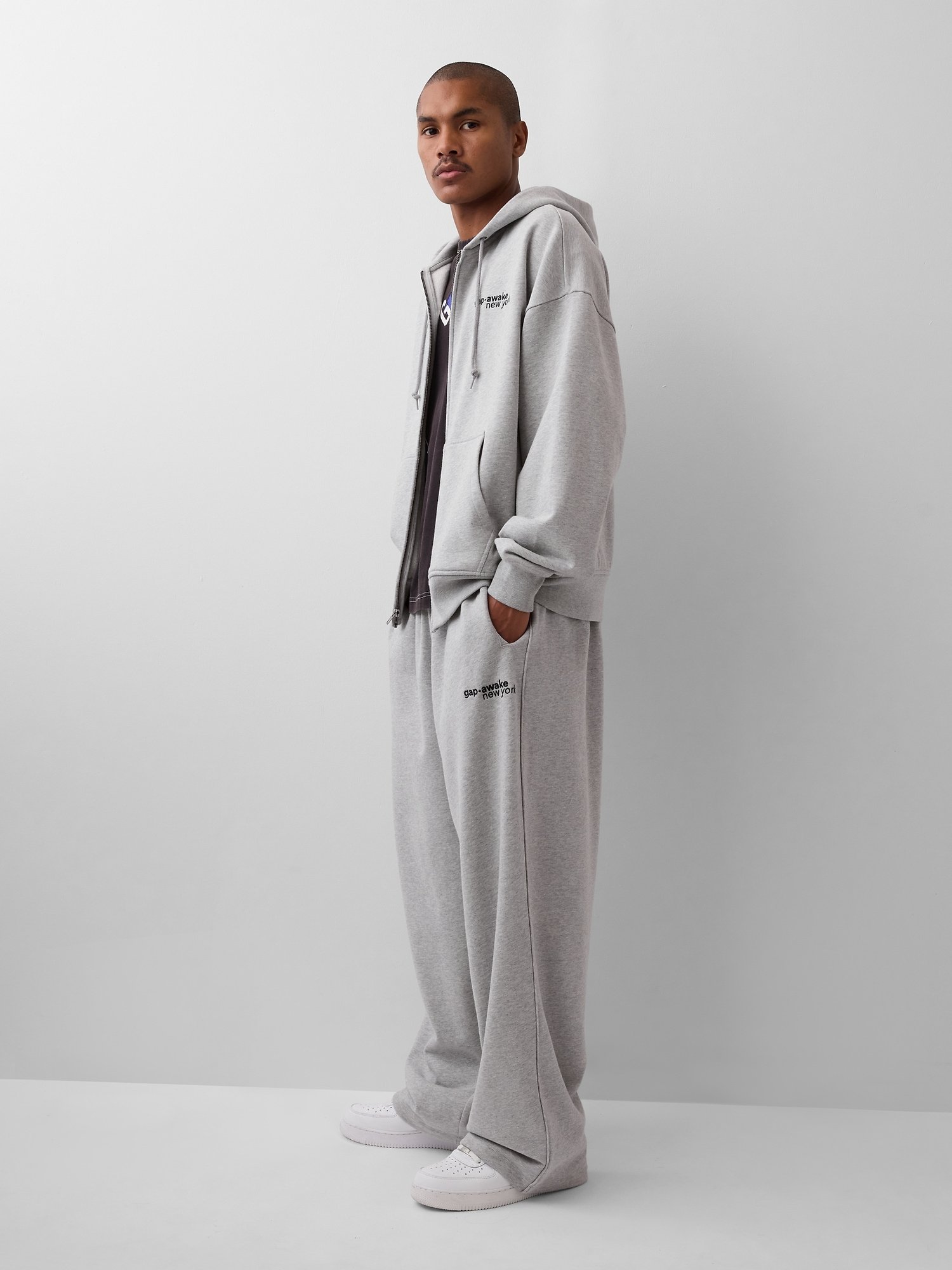 GAP GAP AWAKE NY HEAVYWEIGHT OVERSIZED LOGO ZIP HOODIE - Zip-up
