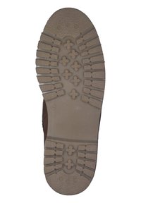 Sola della scarpa marrone con design in gomma testurizzata. Il battistrada presenta creste alternate e motivi incrociati, offrendo aderenza e trazione.