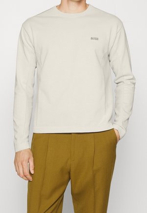 Stickad tröja - white