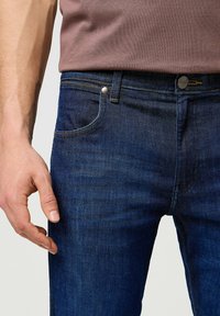 Wrangler GREENSBORO - Straight leg jeans - rustic navy