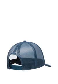 Gorra de malla azul con una parte frontal estructurada, visera curva y cierre ajustable tipo snapback. La malla texturizada ofrece transpirabilidad y comodidad.