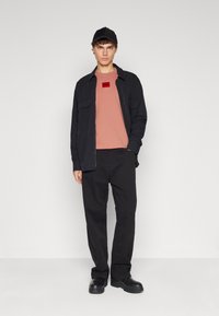 HUGO DIRAGOL - Bluză de molton - light/pastel red