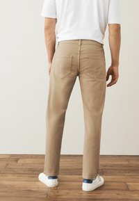 Next Authentic Stretch - Egyenes szárú farmer - wheat