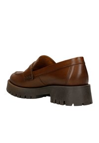 Braune Lederschuhe mit dicker, strukturiertem Sohlen, die eine erhöhte Naht und ein rundes Zehen-Design aufweisen. Glatte Oberfläche mit schmalem Profil.
