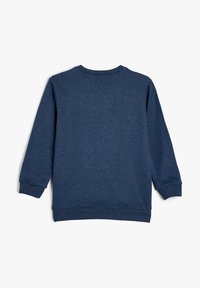 Donkerblauwe sweatshirt met lange mouwen, geribde boorden en zoom, gemaakt van zachte stof, met een klassieke ronde hals.