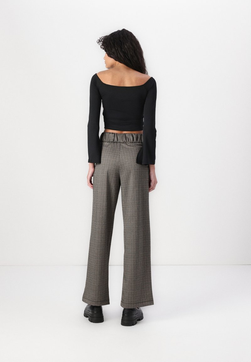 Pantalon Femme Zara Avec Ceinture Intégrée (fascia) - Couleur Beige - Taille 40 - Occasion Parfaite