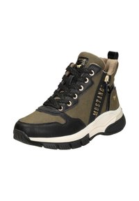High-Top Sneaker aus olivfarbenem Stoff und schwarzem Leder, mit metallischen Akzenten, runden Schnürsenkeln und kontrastierender weißer Sohle. Mit seitlichem Reißverschlussdetail.