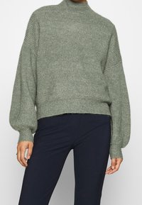 Zign Stickad tröja - olive