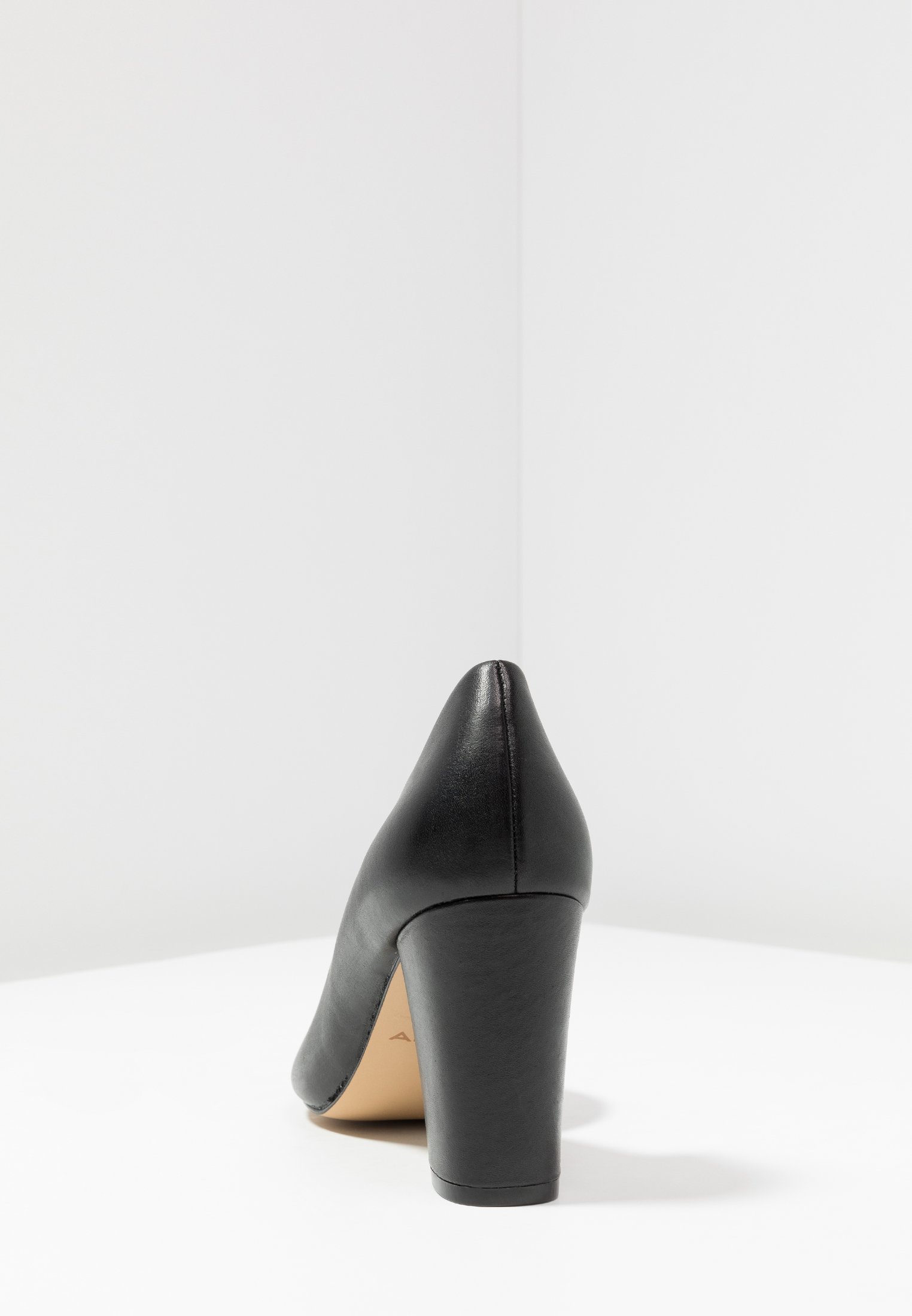 black pumps aldo