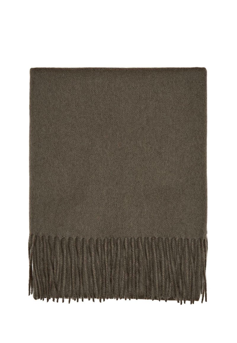 Écharpe en laine vert olive foncé avec une texture douce, dotée de bords frangés pour un détail supplémentaire. Forme rectangulaire, surface uniforme.