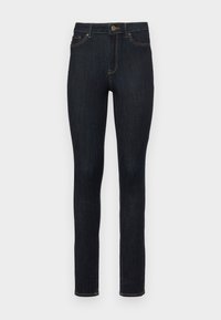 Jeans skinny azul oscuro de mezclilla, con un diseño clásico de cinco bolsillos, acentos de costura dorada y un cierre de botón en la cintura.