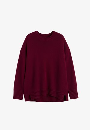 Bordeaux gebreide trui met een geribbelde ronde hals, een drop shoulder ontwerp, een ongelijkmatige zoom en zijsplitten voor ademend vermogen.