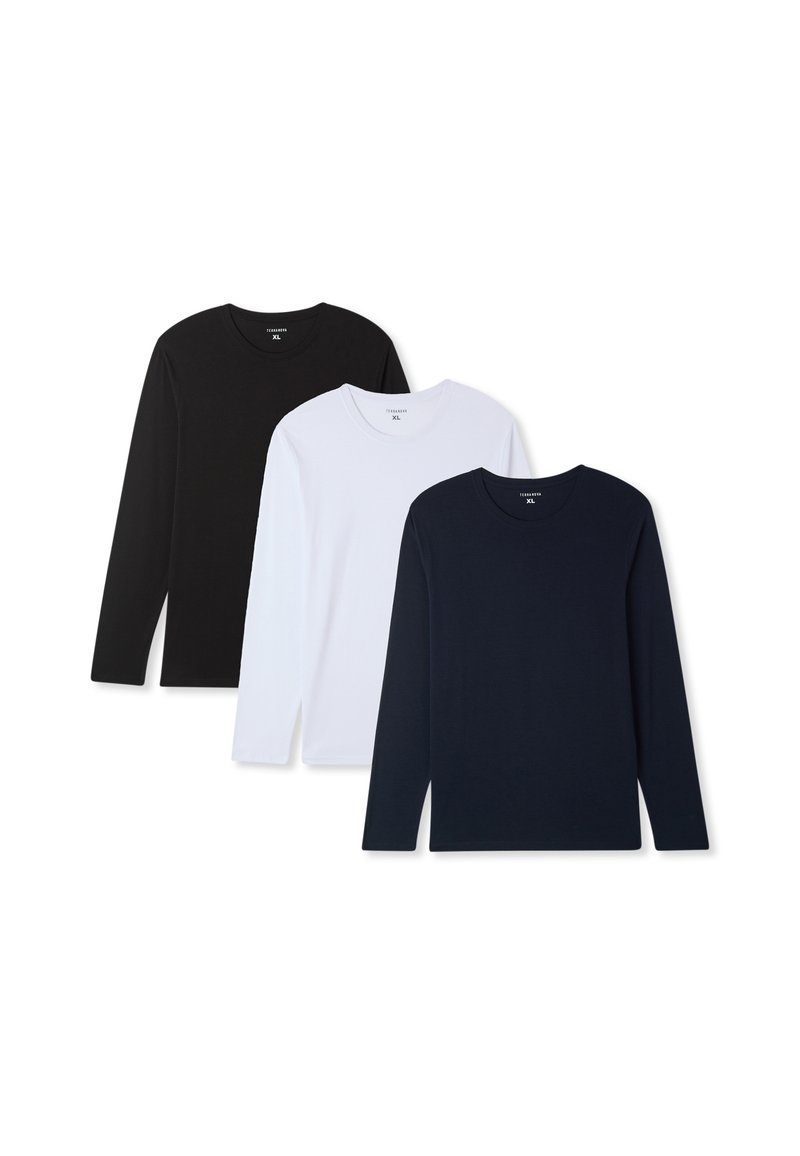 Trzy longsleeve'y ułożone w stos: czarny, biały i granatowy. Wykonane z miękkiego, gładkiego materiału z okrągłym dekoltem.