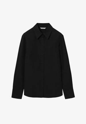 Melnā pogājams krekls ar klasisku apkakli, garām piedurknēm un gludu auduma tekstūru; priekšā plāksne ar saskaņotām pogām.