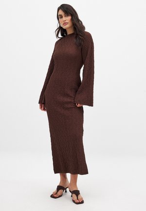 NA-KD STRUCTURED OPEN BACK - Maxi dress - brown