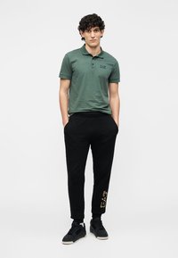 EA7 Emporio Armani TRAIN PREMIUM LABEL PANTS SPECIAL LOGO - Tepláky - black