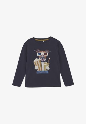 Chemise bleu marine à manches longues avec un chien portant des lunettes 3D tenant du pop-corn et une boisson, avec le texte "Dog snack" en dessous.