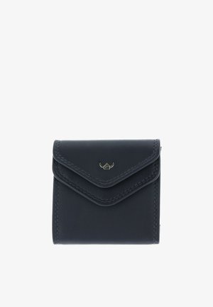 Portefeuille compact en cuir noir avec fermeture à rabat, orné d'un petit emblème argenté au centre avant.