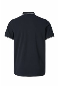 Camisa polo azul marino con cuello, mangas cortas y borde blanco en el cuello y los bordes de las mangas. Textura suave, corte clásico, diseño simple.