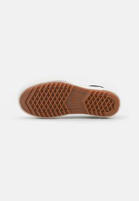 Vans OLD SKOOL STACKED - Zapatillas - black/blanc