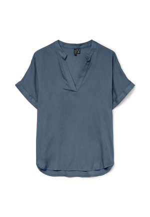 Blouse bleue à manches courtes avec une encolure en V et une coupe décontractée, fabriquée en tissu léger, présentée sur un fond blanc.