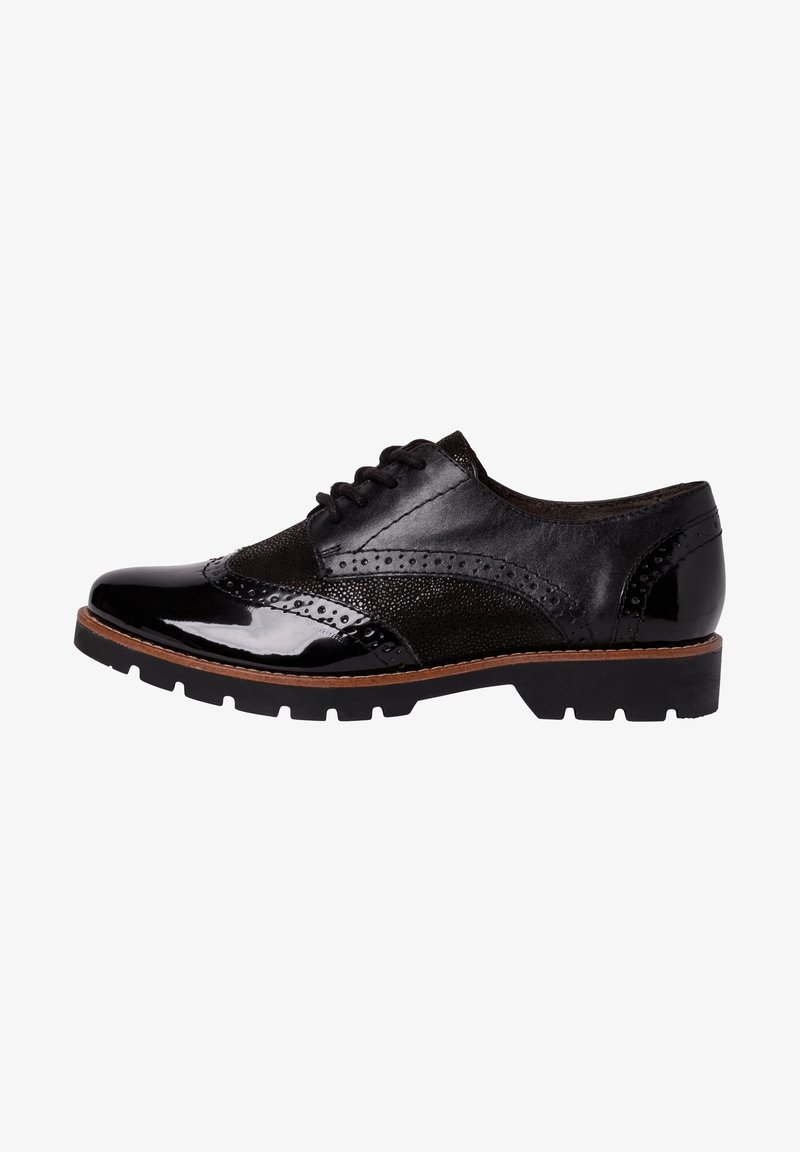Chaussure brogue noire en cuir à lacets avec design à ailettes, détails perforés, semelle épaisse et bordure gomme marron.