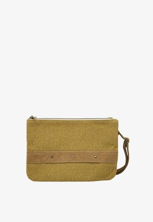 Pochette pailletée dorée avec une sangle horizontale en daim beige et une lanière pour poignet, fermeture éclair sur le dessus, logo Mila Louise Paris à l'avant.