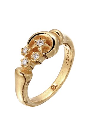 Bague en or avec quatre petits diamants ronds sertis en grappe courbée sur un anneau poli légèrement texturé.