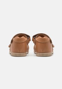 Froddo CARLINA - Sandaalit nilkkaremmillä - brown