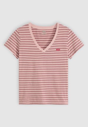 T-shirt rayé rouge et rose en coton doux, avec un col en V et des manches courtes. Petit logo Levi's rouge sur le côté gauche de la poitrine.