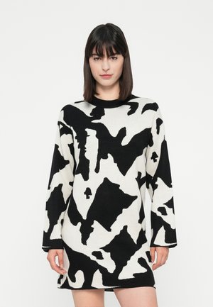ONLJULIA PATTERN O NECK DRESS - Robe pull - black