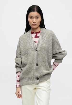 MCOEGUALE STRICKJACKE - Kardigan - sand