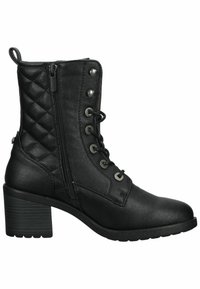 Schwarze Leder-Stiefeletten mit einem gesteppten Seitenpaneel, Schnürung vorne und seitlichem Reißverschluss. Blockabsatz und strukturierte Gummisohle für guten Halt.