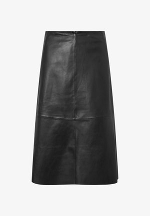 Falda midi de cuero negro con una textura suave, silueta acampanada y detalle de costura central. Se cierra en la parte posterior con una cremallera discreta.