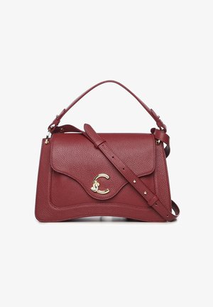 Borsa a mano in pelle rossa dal design strutturato con logo in metallo dorato. Presenta una maniglia superiore e una tracolla rimovibile e regolabile.