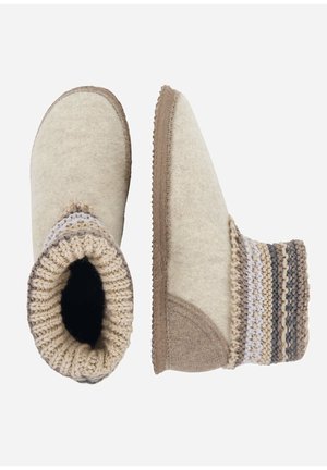 Filcowe kapcie w kolorze beżowym i brązowym, z dzianym mankietem w paski. Okrągły czubek i teksturowana podeszwa dla lepszej przyczepności.