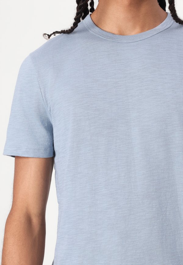 LIVED CURVED HEM - Basic T-shirt - new england sky3