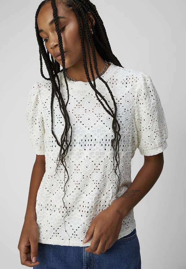 OBJFEODORA - Blouse - cloud dancer2