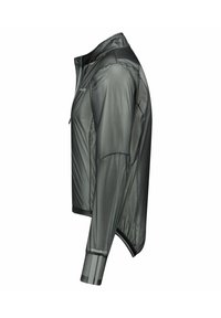 Leichte graue Windjacke mit einem Reißverschluss vorne, Kapuze und reflektierenden Akzenten an den Ärmeln. Texturiert, wasserabweisendes Material.